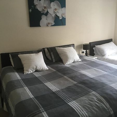 Bentons Guest House 첼튼엄 외부 사진