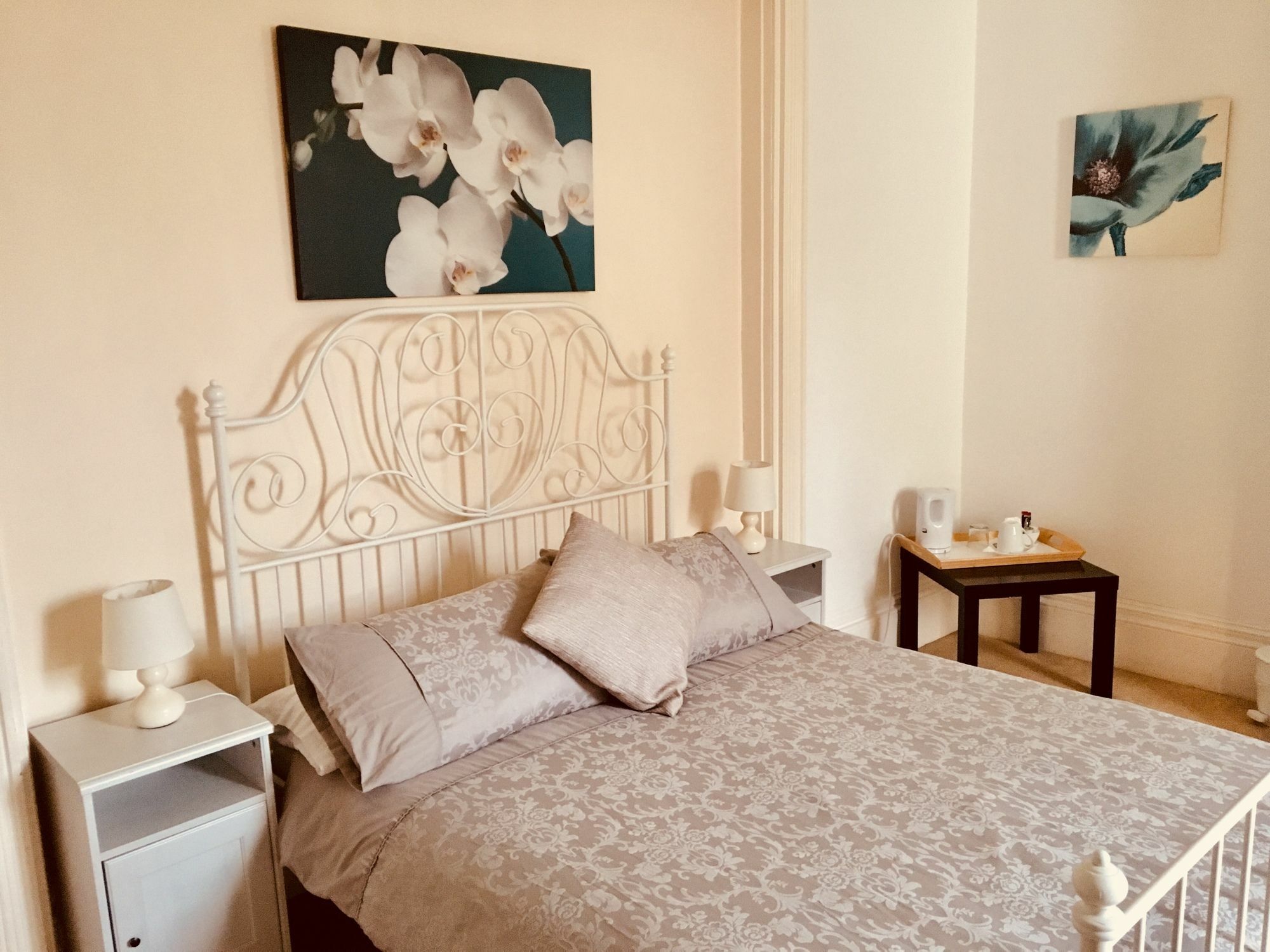Bentons Guest House 첼튼엄 외부 사진
