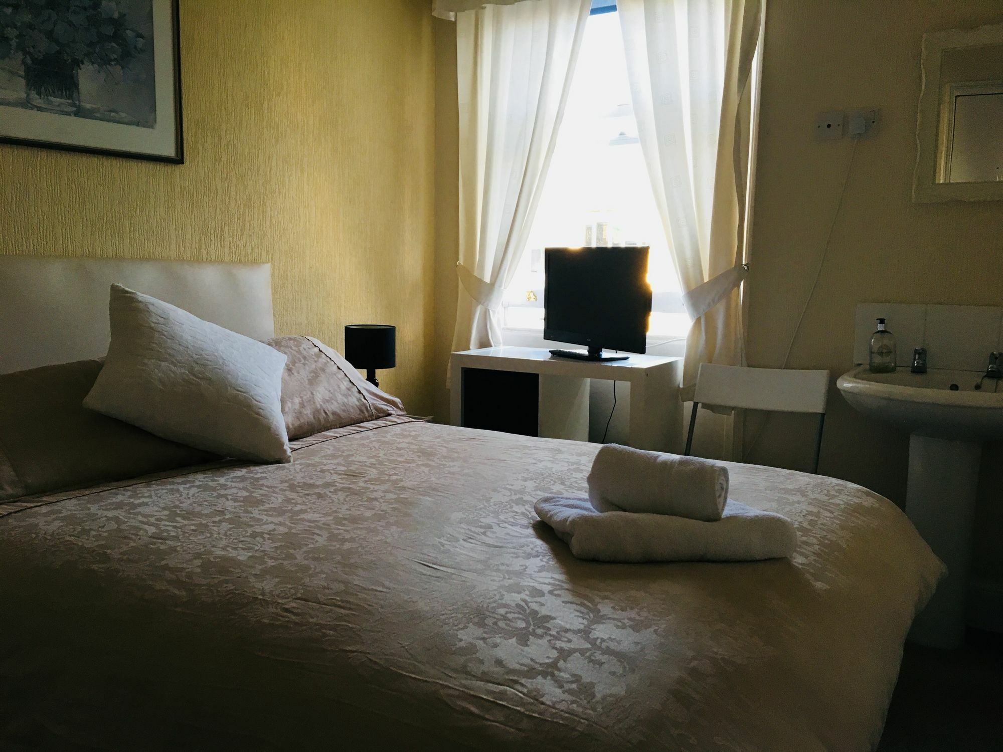 Bentons Guest House 첼튼엄 외부 사진