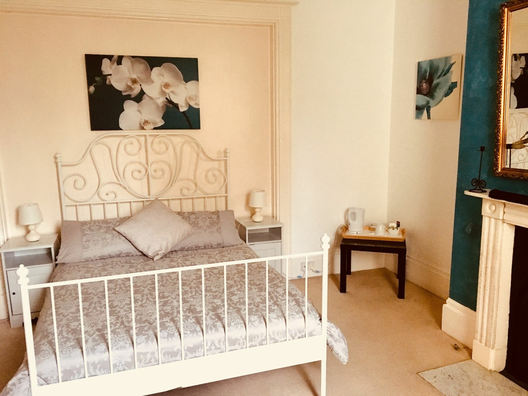 Bentons Guest House 첼튼엄 외부 사진