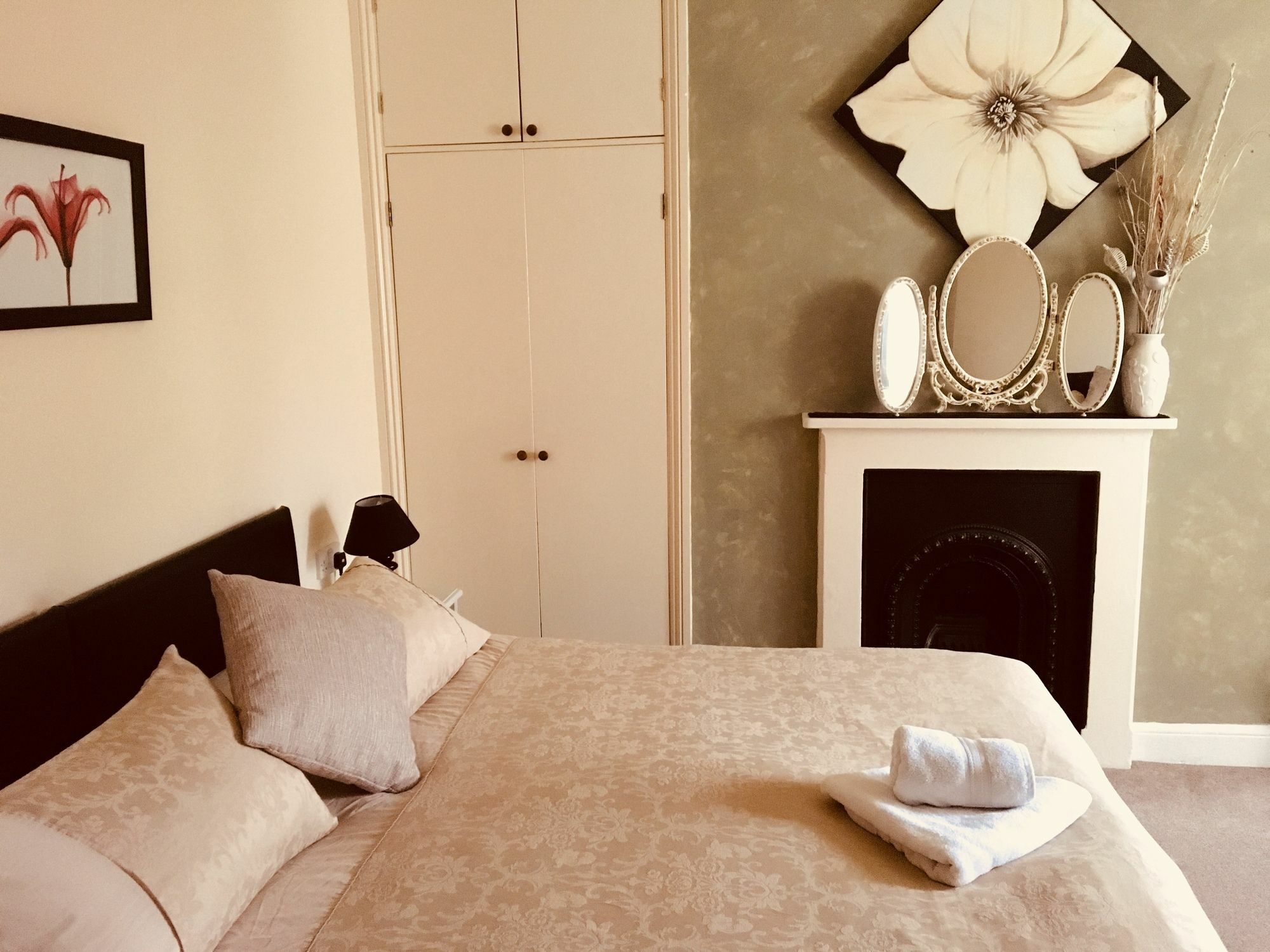 Bentons Guest House 첼튼엄 외부 사진