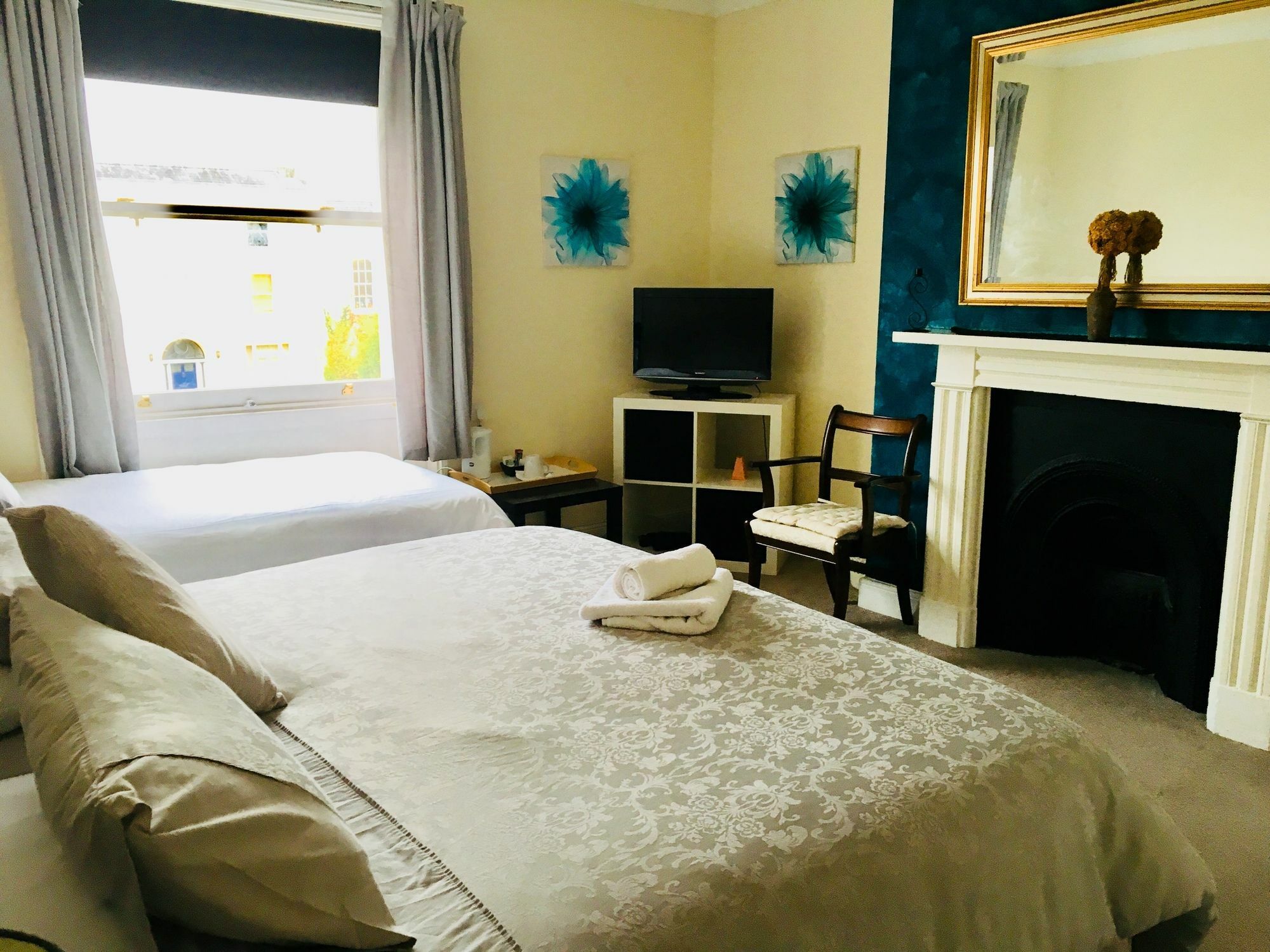 Bentons Guest House 첼튼엄 외부 사진